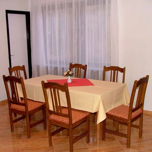 Apartament family la etaj cu 3 camere pentru 11 pers.