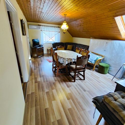 Apartament family la etaj cu 3 camere pentru 6 pers. (se poate solicita pat suplimentar)