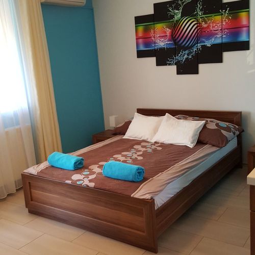 Apartament vip cu balcon cu 1 camera pentru 2 pers. (se poate solicita pat suplimentar)