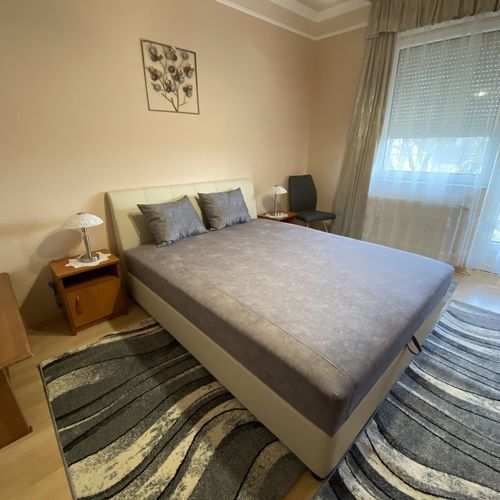 Apartament 2-osobowy z balkonem z łazienką z 1 pomieszczeniem sypialnianym (możliwa dostawka)