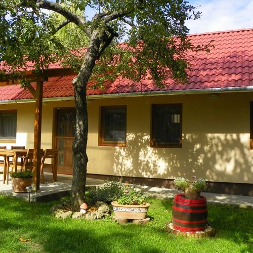 Apartament întreaga unitate cu vedere spre grădină cu 2 camere pentru 4 pers.