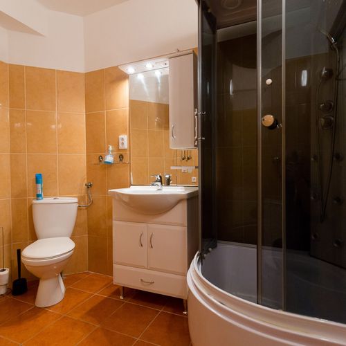 Apartament studio cu chicinetă proprie cu 1 camera pentru 2 pers. (se poate solicita pat suplimentar)