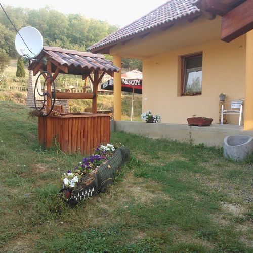 Camera tripla întreaga unitate cu vedere spre grădină (se poate solicita pat suplimentar)
