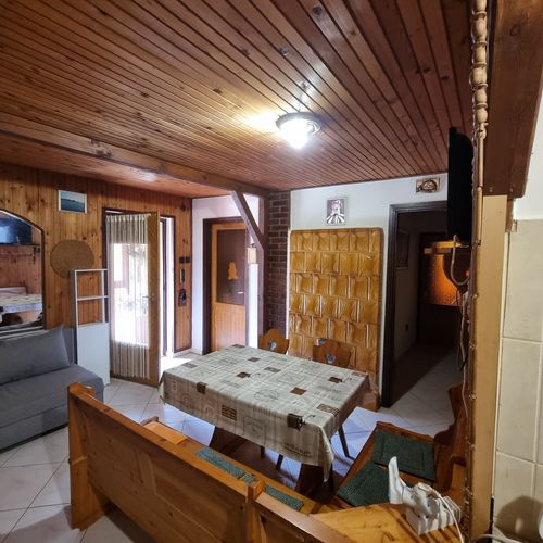 Apartament family la parter cu 2 camere pentru 4 pers. (se poate solicita pat suplimentar)