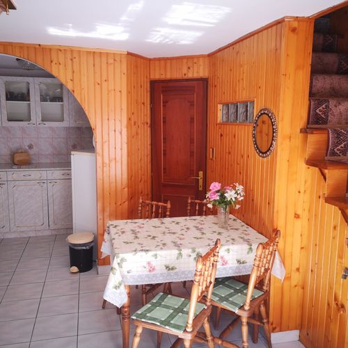 Apartament standard întreaga unitate cu 3 camere pentru 7 pers.