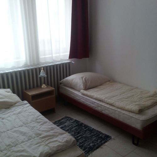 Apartament standard la parter cu 2 camere pentru 5 pers.