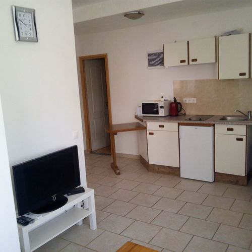 Apartament standard la parter cu 2 camere pentru 4 pers.