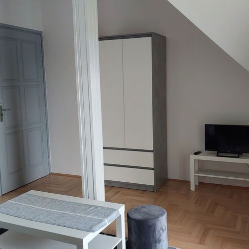 Apartman s balkónem pro 6 os. se 3 ložnicemi s výhledem na jezero (s možností přistýlky)