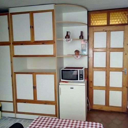 Apartament la parter cu vedere spre pădure cu 1 camera pentru 4 pers.