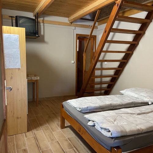 Apartament 4-osobowy Classic z antresolą z 2 pomieszczeniami sypialnianymi (możliwa dostawka)