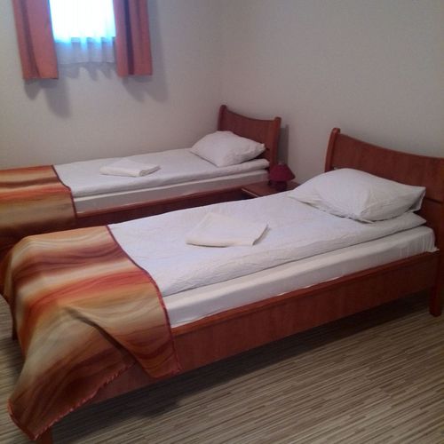 Apartament standard la parter cu 1 camera pentru 2 pers.
