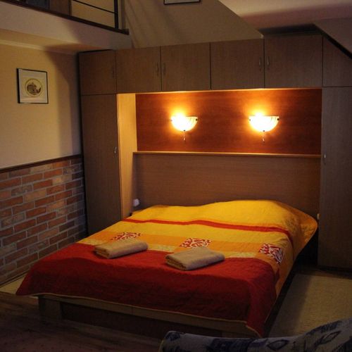 Apartament cu vedere spre cetate c cu 1 camera pentru 6 pers. (se poate solicita pat suplimentar)