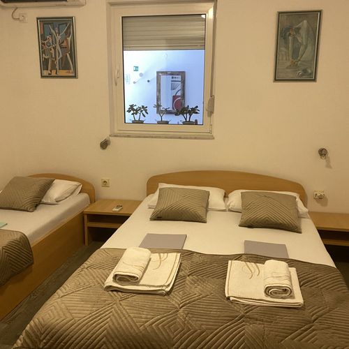 Apartament c1 1.kat la etaj cu 3 camere pentru 8 pers.