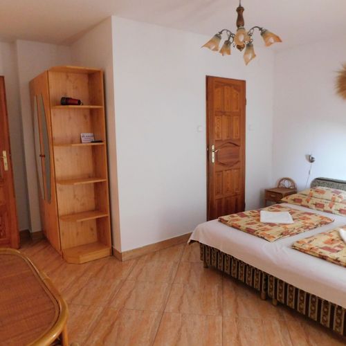 Camera twin cu balcon cu baie