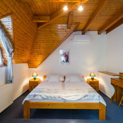 Romantik Pokoj s koupelnou s manželskou postelí