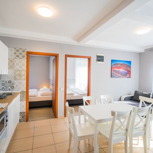 Apartament lux la etaj cu 3 camere pentru 6 pers.