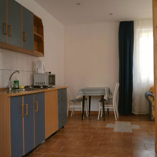 Apartament la etaj cu balcon cu 2 camere pentru 4 pers.