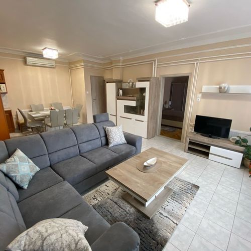 Apartament 8-osobowy na piętrze z balkonem z 4 pomieszczeniami sypialnianymi (możliwa dostawka)