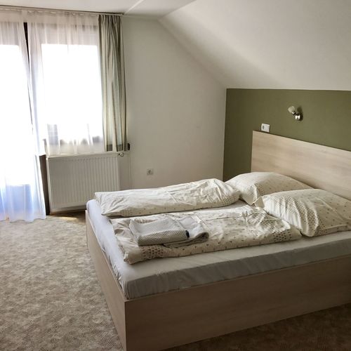 Standard Pokoj s koupelnou s manželskou postelí