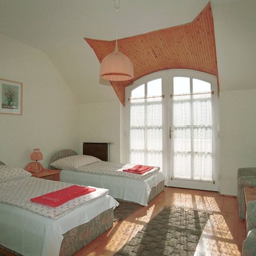 Camera twin cu balcon cu vedere spre pădure