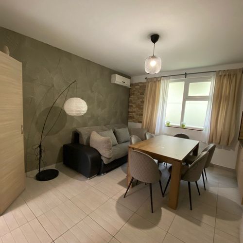 Apartament executive lângă piscină cu 3 camere pentru 7 pers.
