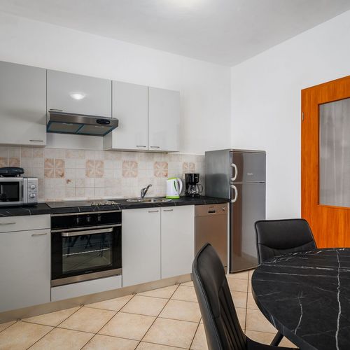 Apartament 4-osobowy A1 z widokiem na morze z 2 pomieszczeniami sypialnianymi (możliwa dostawka)