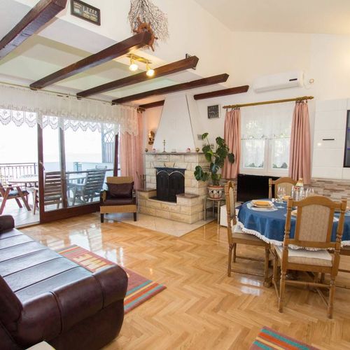 Manzárd Apartman pro 7 os. se 4 ložnicemi s výhledem na moře