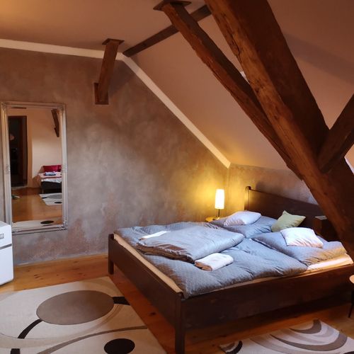 Camera cvadrupla maisonetă cu baie