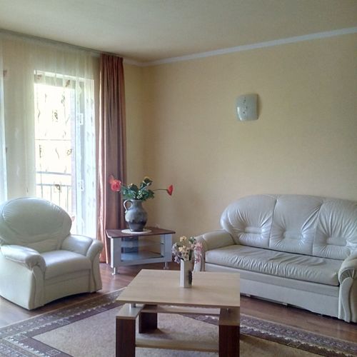 Suita la etaj cu vedere spre parc cu 2 camere pentru 4 pers.