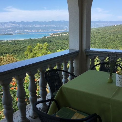 Apartament cu vedere spre mare b cu 2 camere pentru 5 pers.