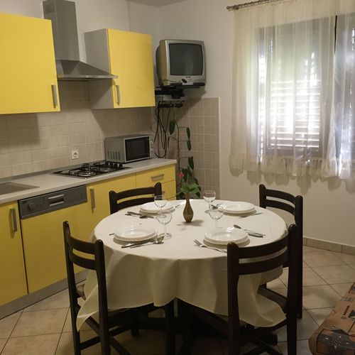 Apartament cu vedere spre mare a cu 2 camere pentru 5 pers.