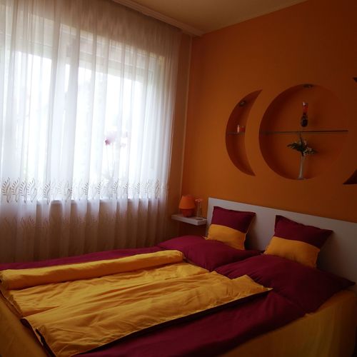 Apartament deluxe cu vedere spre curte cu 3 camere pentru 5 pers.
