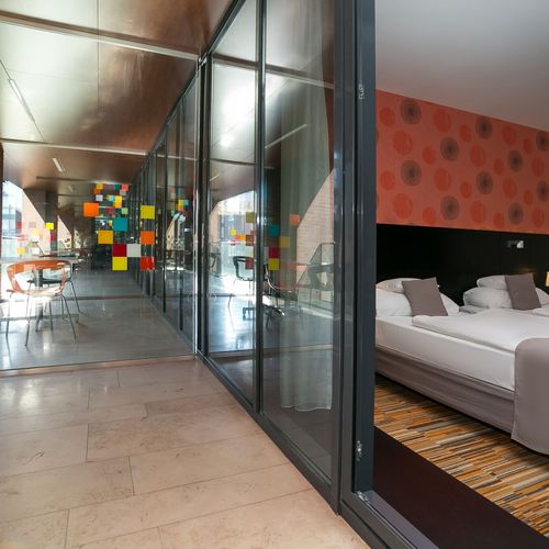Camera twin la etaj cu balcon