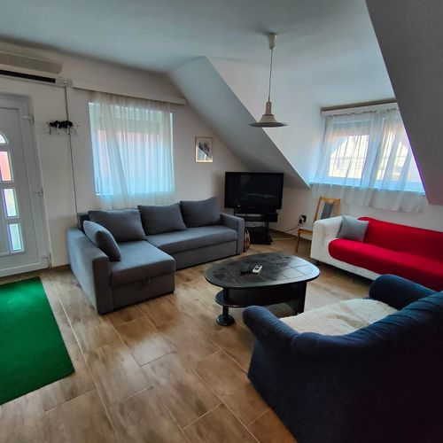 Apartament la etaj cu 3 camere pentru 6 pers. (se poate solicita pat suplimentar)