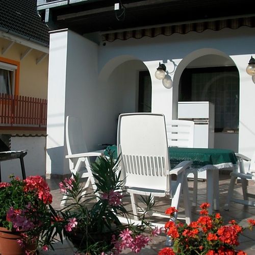 Apartament cu balcon cu vedere spre grădină cu 3 camere pentru 6 pers. (se poate solicita pat suplimentar)