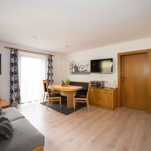 Apartament 4-osobowy Family z balkonem z 1 pomieszczeniem sypialnianym