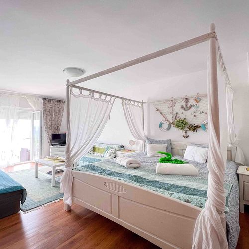 Apartament la parter cu panoramă cu 2 camere pentru 4 pers. (se poate solicita pat suplimentar)