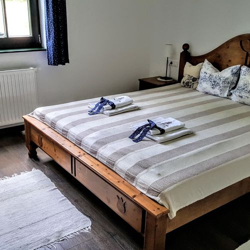 Pokój 2-osobowy Superior z łazienką (możliwa dostawka)