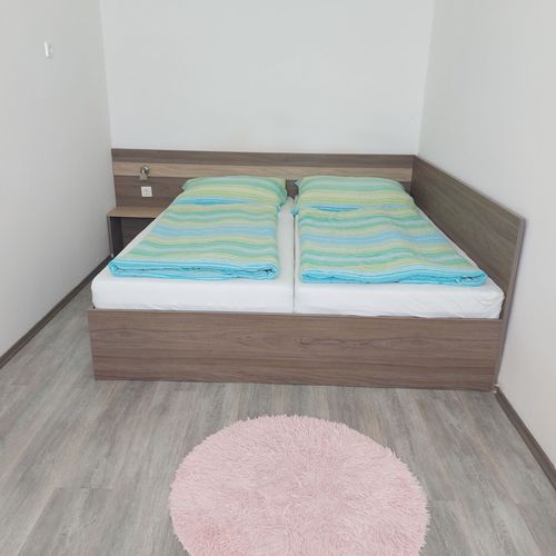 Apartament studio la parter cu 1 camera pentru 3 pers.