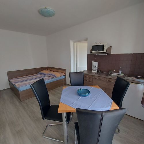 Apartament la etaj cu aer condiționat cu 2 camere pentru 4 pers. (se poate solicita pat suplimentar)