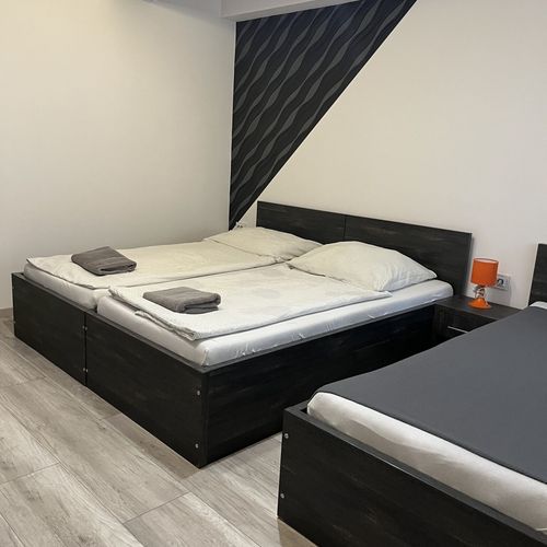 Camera tripla standard cu baie