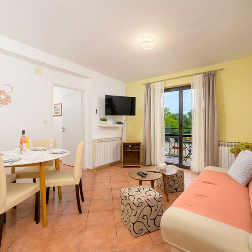 Apartament a2 la etaj cu 2 camere pentru 4 pers.
