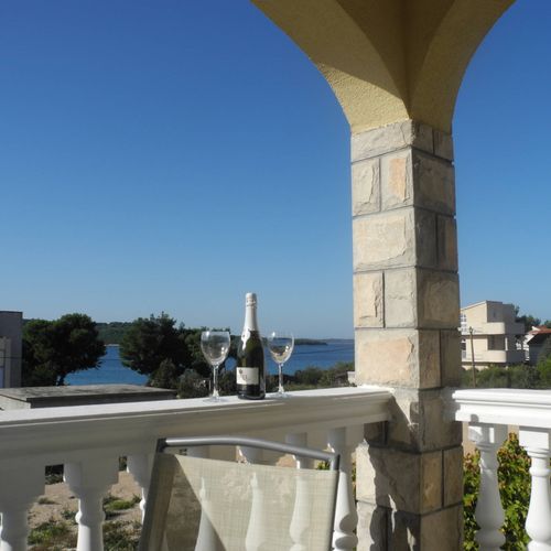 Apartament 5-osobowy A6 z balkonem z 2 pomieszczeniami sypialnianymi (możliwa dostawka)