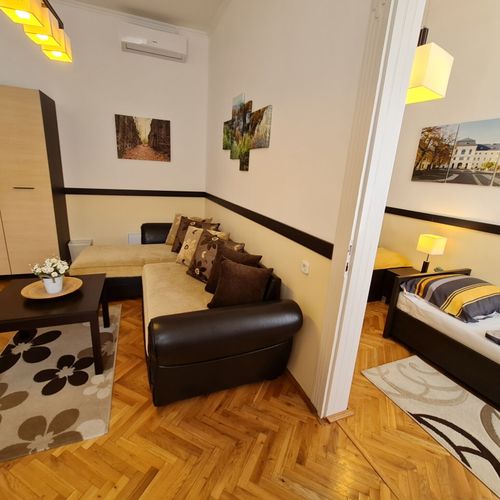 Pokoj pro 2 os. s výhledem do zahrady na přízemí (s možností přistýlky)