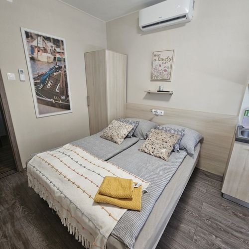 Apartament la parter cu terasă cu 1 camera pentru 2 pers.