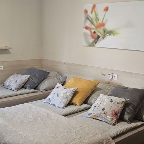 Apartament la etaj cu terasă cu 2 camere pentru 6 pers.