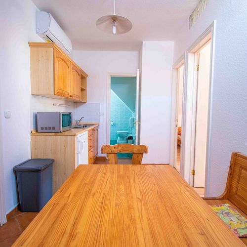 Apartament la etaj cu balcon cu 2 camere pentru 4 pers.