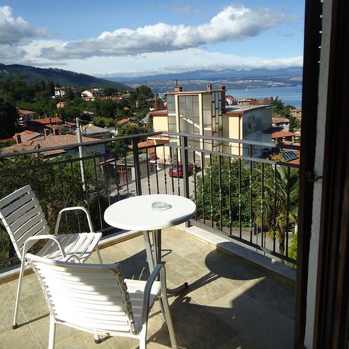 Camera dubla cu balcon cu vedere spre mare