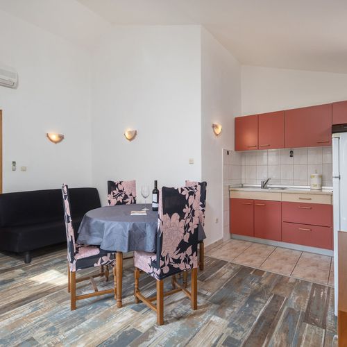 Apartament a3 cu vedere spre mare cu 2 camere pentru 4 pers. (se poate solicita pat suplimentar)