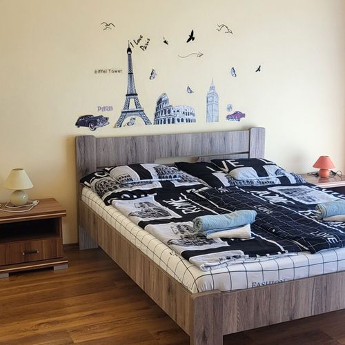 Apartament cu balcon cu vedere spre curte cu 1 camera pentru 2 pers.
